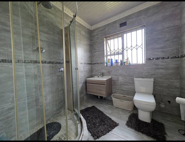 3 BEDROOM HOUSE FOR SALE IN DEVON PARK VILLAGE